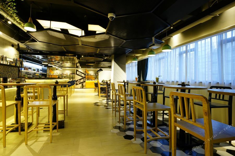 A.t. House Longbai 2* Shanghai