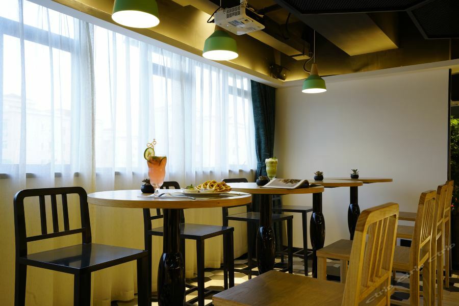 A.t. House Longbai 2*